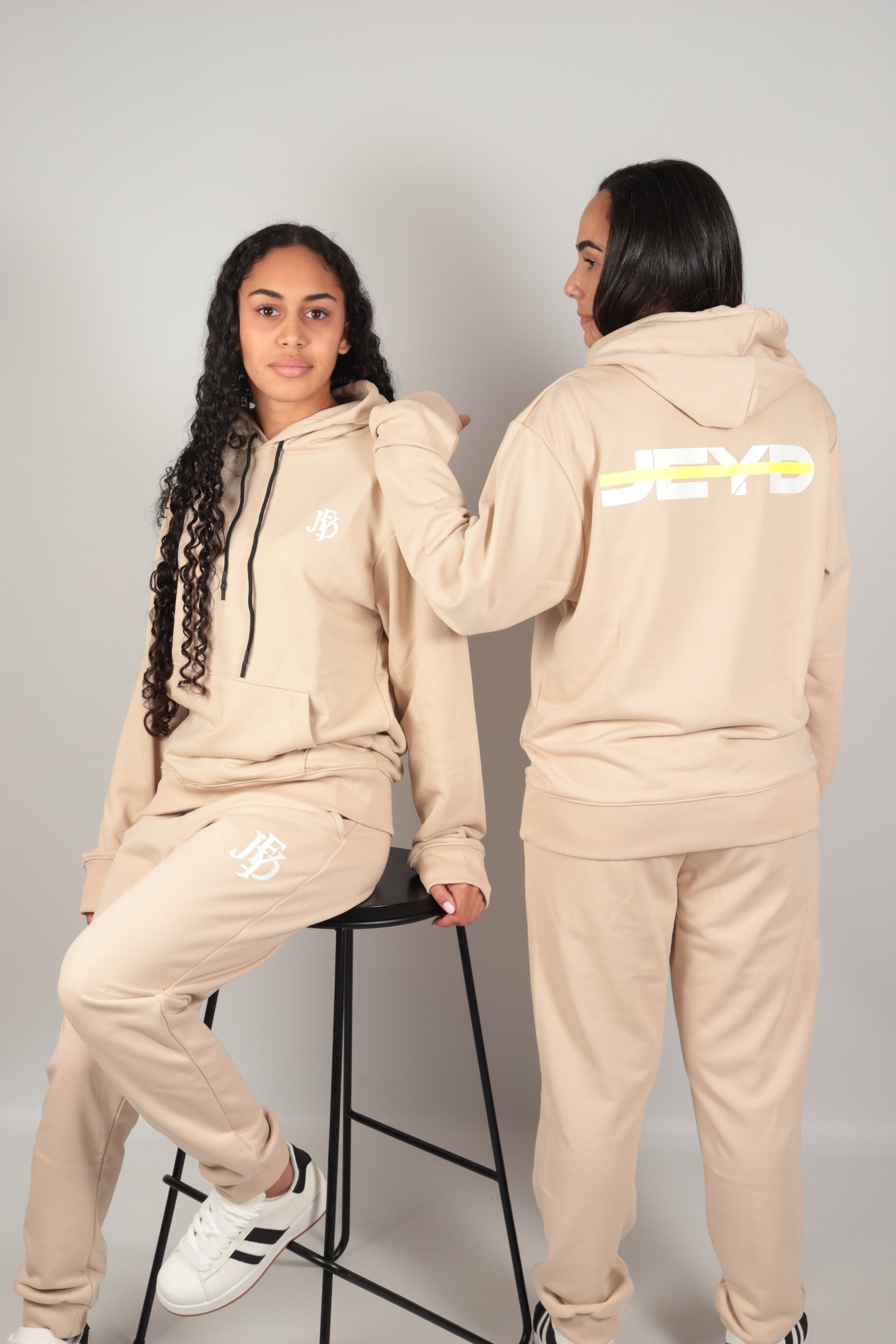 Sweat avec écriture JEYD (dans le dos)